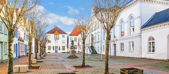 Cosy Apartment Itzehoe with Terrace, Garden & Wi-Fi; Parking Available