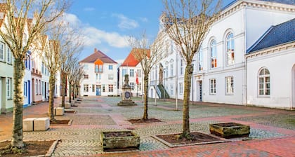 Gemütliche Ferienwohnung Itzehoe mit Terrasse, Garten und WLAN; Parkplätze vorhanden