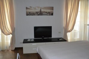 2 bedrooms, iron/ironing board, travel cot, free WiFi