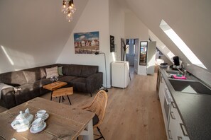 Apartment | Living area | 60-inch flat-screen TV with satellite channels, TV - Das Posthaus - Archiv (Krummhoern)