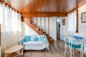 Interior - Villino Turchese Beachfront House with Ocean View and Terrace (Cabras)