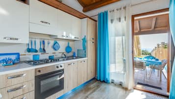 Refrigerador, horno, parrilla de estufa y cafetera y tetera