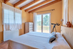 3 室のベッドルーム、アイロン / アイロン台、WiFi (無料)、ベッドシーツ