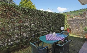 Outdoor dining - Bright apartment in a central location - In Centro a Torri del Benaco (Torri del Benaco)