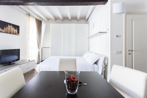 1 bedroom, iron/ironing board, travel cot, free WiFi