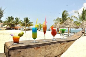 Private beach, white sand, beach bar - sunseabar beach hotel kendwa (Kendwa)