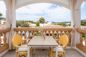 تناول الطعام بالخارج