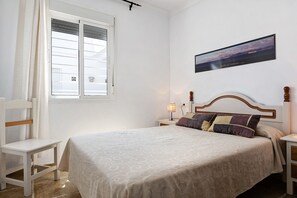 2 chambres, fer et planche à repasser, Wi-Fi gratuit, draps fournis