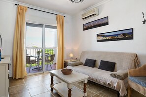 TV - Apartment "Alboran 208" in City Centre with Terrace & Wi-Fi (Conil de la Frontera)