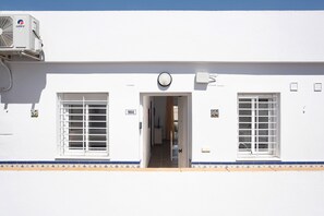 Exterior detail - Apartment "Alboran 208" in City Centre with Terrace & Wi-Fi (Conil de la Frontera)