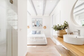 3 chambres, fer et planche à repasser, Wi-Fi gratuit, draps fournis