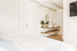 3 chambres, fer et planche à repasser, Wi-Fi gratuit, draps fournis