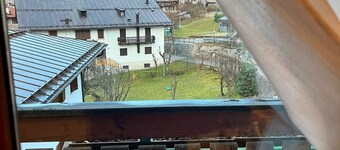 Ferienwohnung "Mansarda tra le Dolomiti di Brenta" mit Bergblick und Balkon