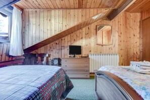 2 bedrooms, iron/ironing board, free WiFi, bed sheets - Apartment “Mansarda tra le Dolomiti di Brenta" with Mountain View & Balcony (Bocenago)