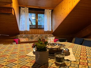 Dining - Apartment “Mansarda tra le Dolomiti di Brenta" with Mountain View & Balcony (Bocenago)