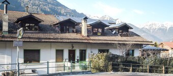 Appartement "Mansarda tra le Dolomiti di Brenta" met Bergzicht & Balkon