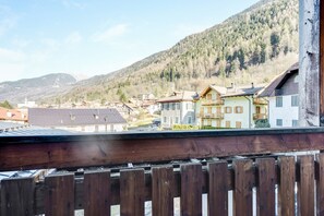 Property grounds - Apartment “Mansarda tra le Dolomiti di Brenta" with Mountain View & Balcony (Bocenago)