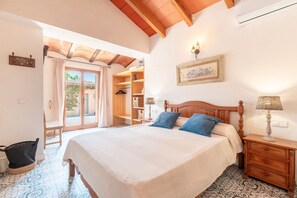 3 bedrooms, iron/ironing board, free WiFi, bed sheets - Historical Finca with Pool, Garden, Wi-Fi & Air Conditioning; Parking Available (Portocolom)
