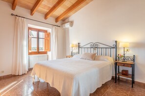 4 chambres, fer et planche à repasser, Wi-Fi gratuit, draps fournis
