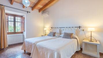 4 chambres, fer et planche à repasser, Wi-Fi gratuit, draps fournis