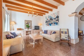 TV, table tennis, stereo