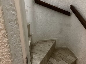 Escaleras con barandal