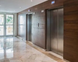 Interior - State of the Art beach front Condo (Cancun)