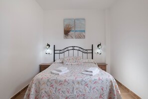 3 عدّة غرف نوم ومكواة/لوح كي وواي فاي مجانًا وملاءات أسرّة