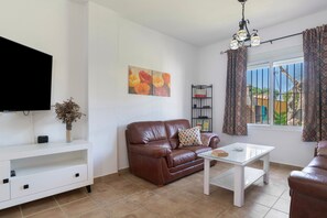 TV, lareira, DVD player, aparelho de som