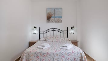 3 slaapkamers, een strijkplank/strijkijzer, gratis wifi, beddengoed