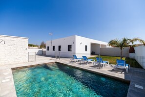 Pool - Modern house with pool, terrace, garden, and Wi-Fi (Conil de la Frontera)