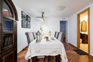 Dining - Tranquil Home Short Drive from Main Attractions with Pool, Terrace, Garden (Benalmádena)