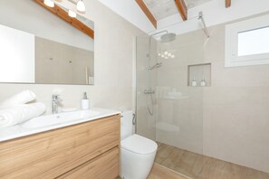 Bathtub, hair dryer, towels