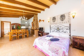 5 bedrooms, iron/ironing board, free WiFi, bed sheets - Stunning villa with pool - Villa Can Lopez Vara (Campos)