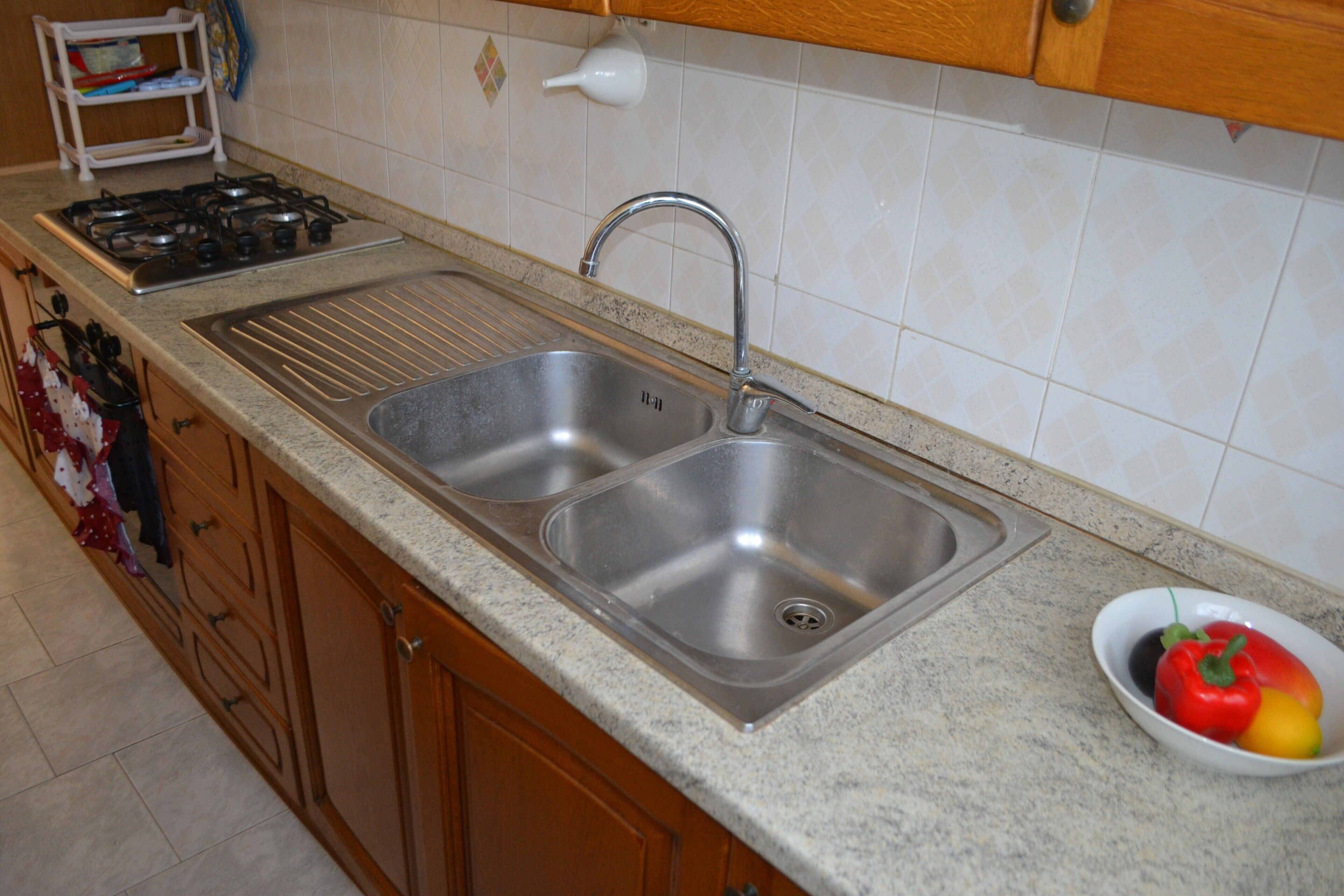 Fridge, oven, stovetop, coffee/tea maker