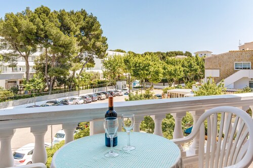 Charmant appartement de vacances "La Cabanya 2C" avec balcon, piscine partagée et terrasse