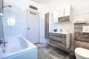 Shower, hair dryer, towels, soap - House Gortan with heated pool near Pula, Istria, Croatia (Marčana)
