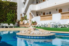 Pool - Apartment Close to the Beach with Pool Access, Private Terrace, Air Conditioning and Wi-Fi (Canyamel)