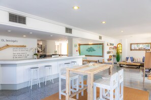 Dining - Apartment Close to the Beach with Pool Access, Private Terrace, Air Conditioning and Wi-Fi (Canyamel)