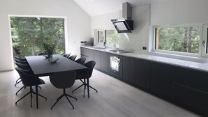 Kaffetrakter/tekoker, kjøleskap, mikrobølgeovn og ovn