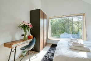 4 bedrooms, Egyptian cotton sheets, iron/ironing board, WiFi