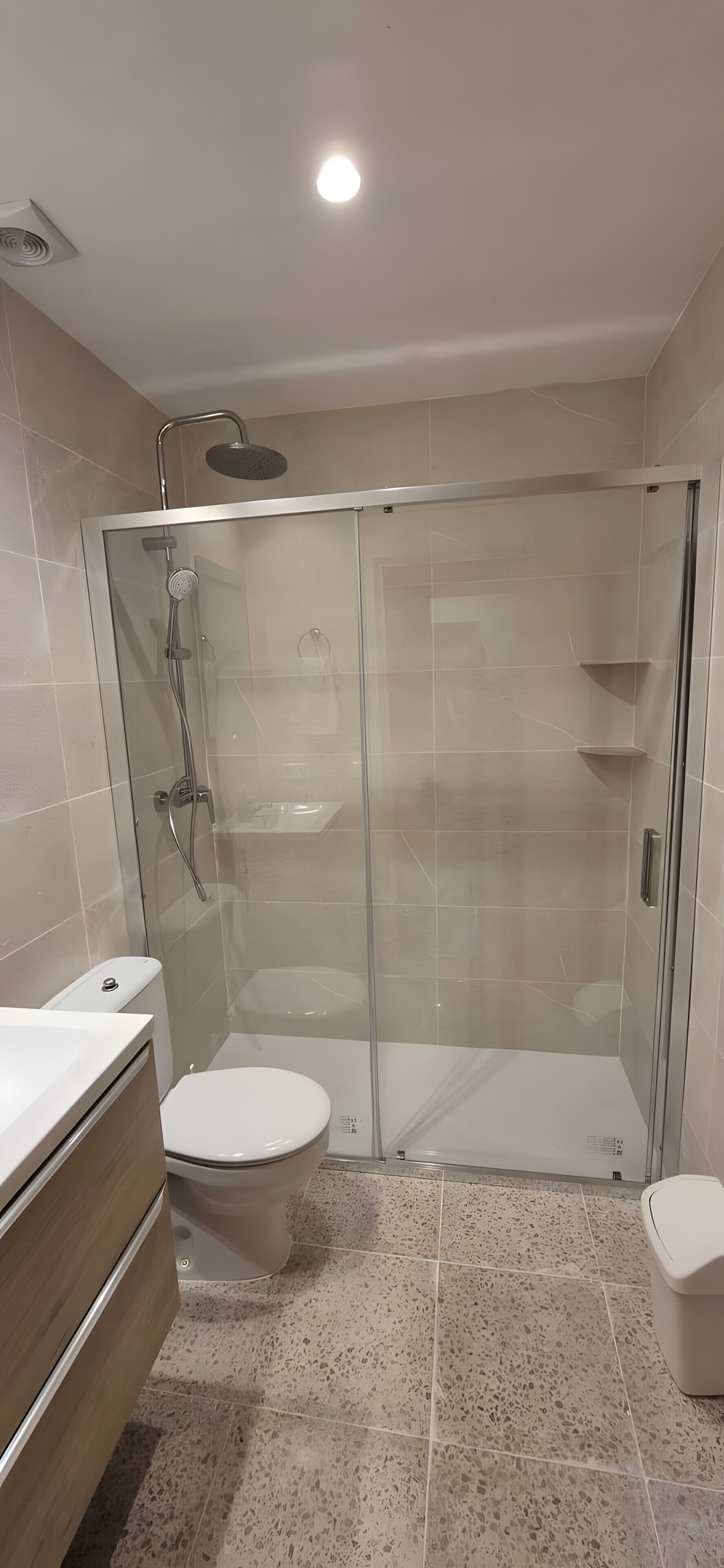 Bathtub, hair dryer, towels