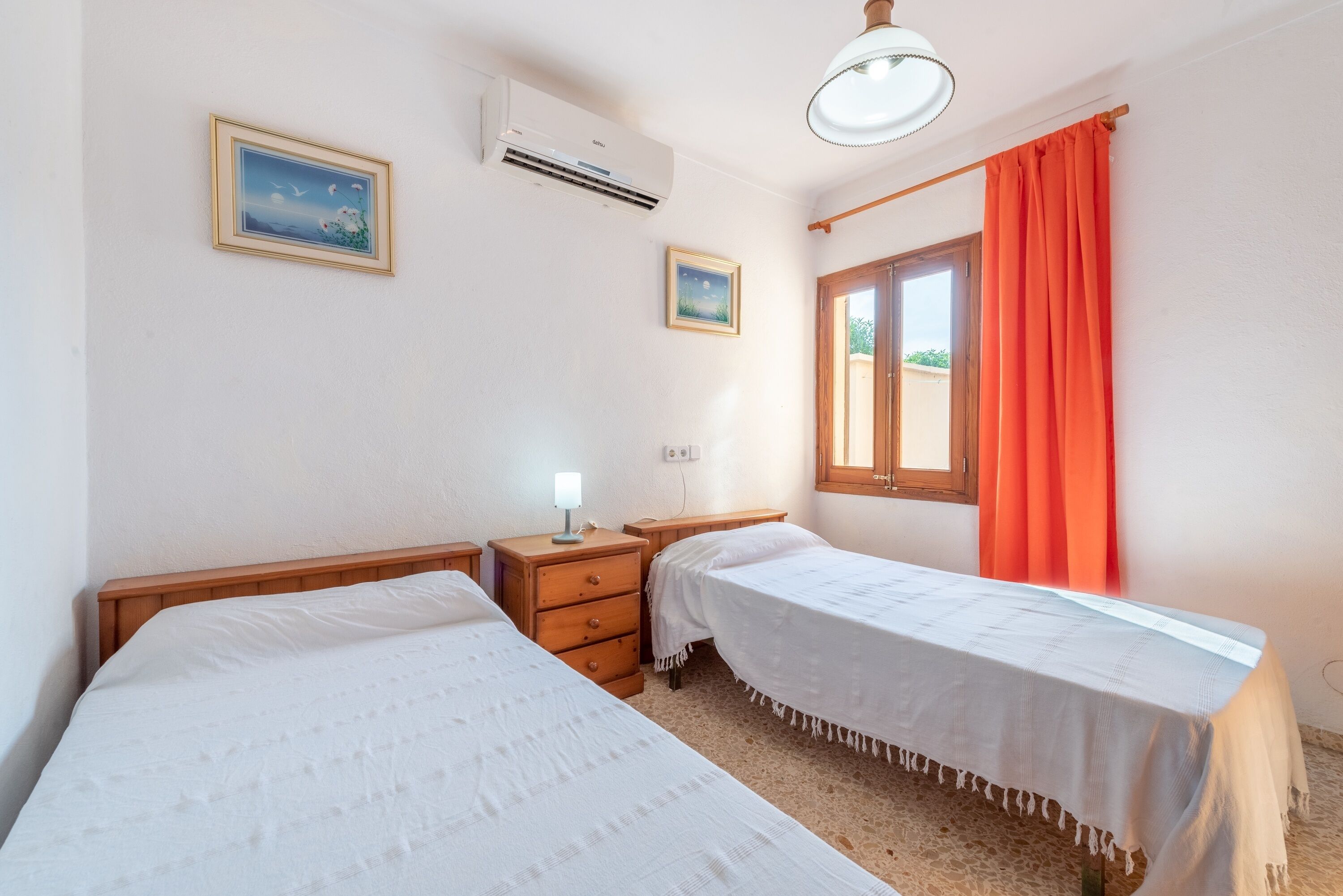 4 soverom, strykejern/-brett, wi-fi (inkludert) og sengetøy