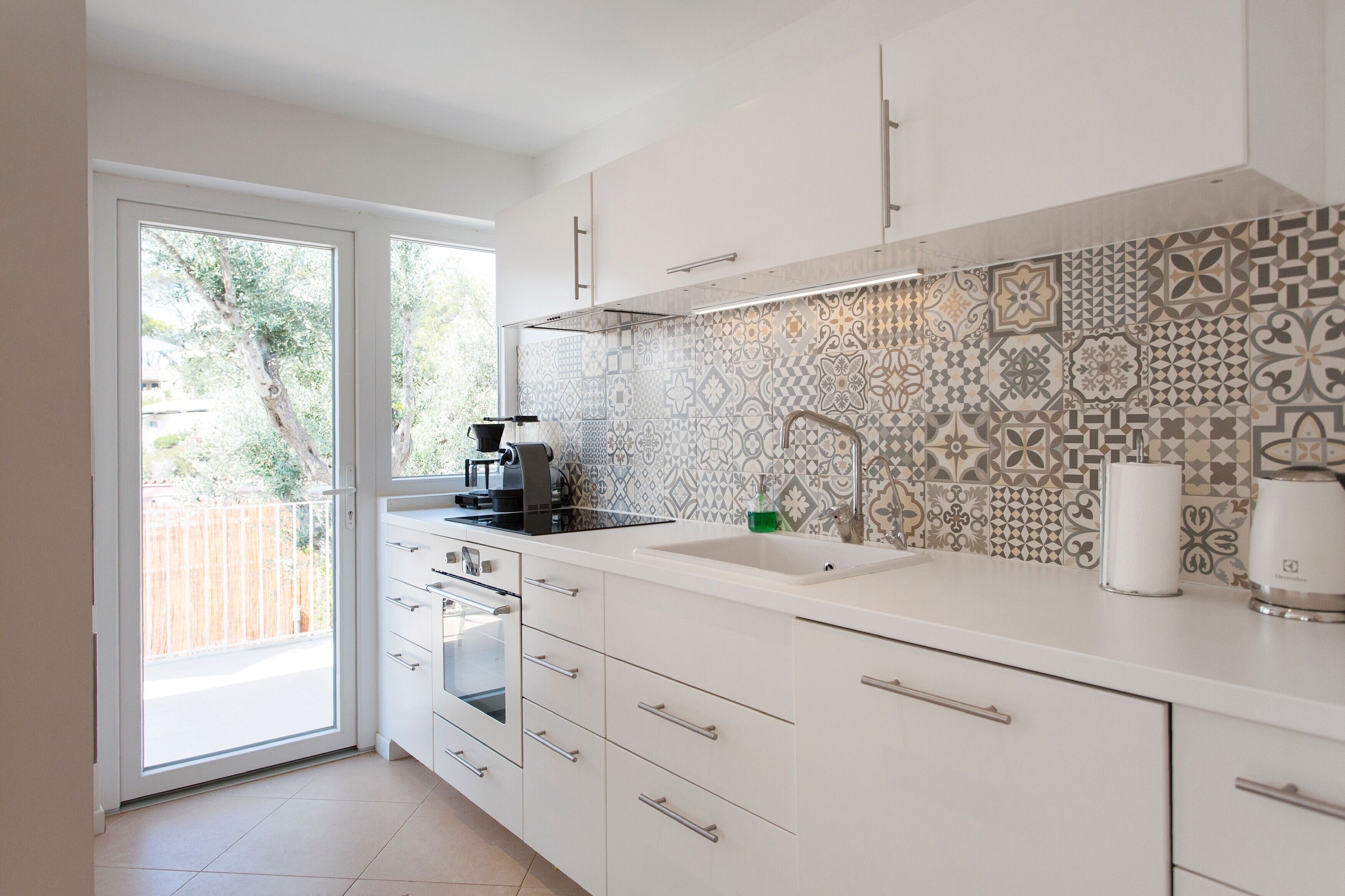 冰箱、微波炉、烤箱、炉灶