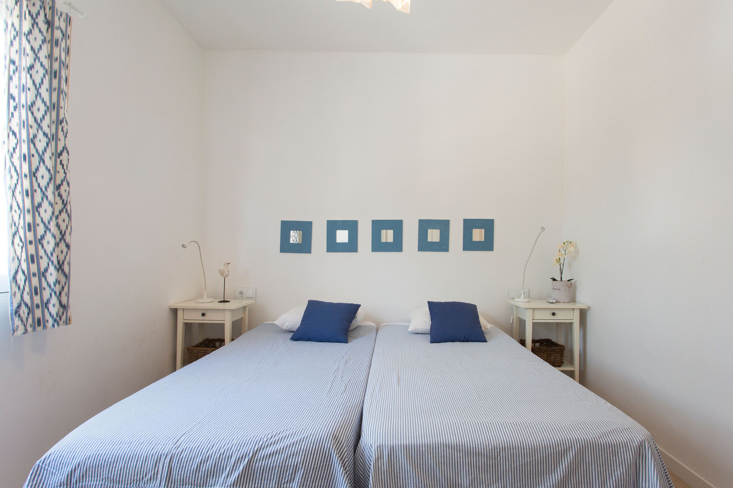 3 slaapkamers, een strijkplank/strijkijzer, gratis wifi, beddengoed