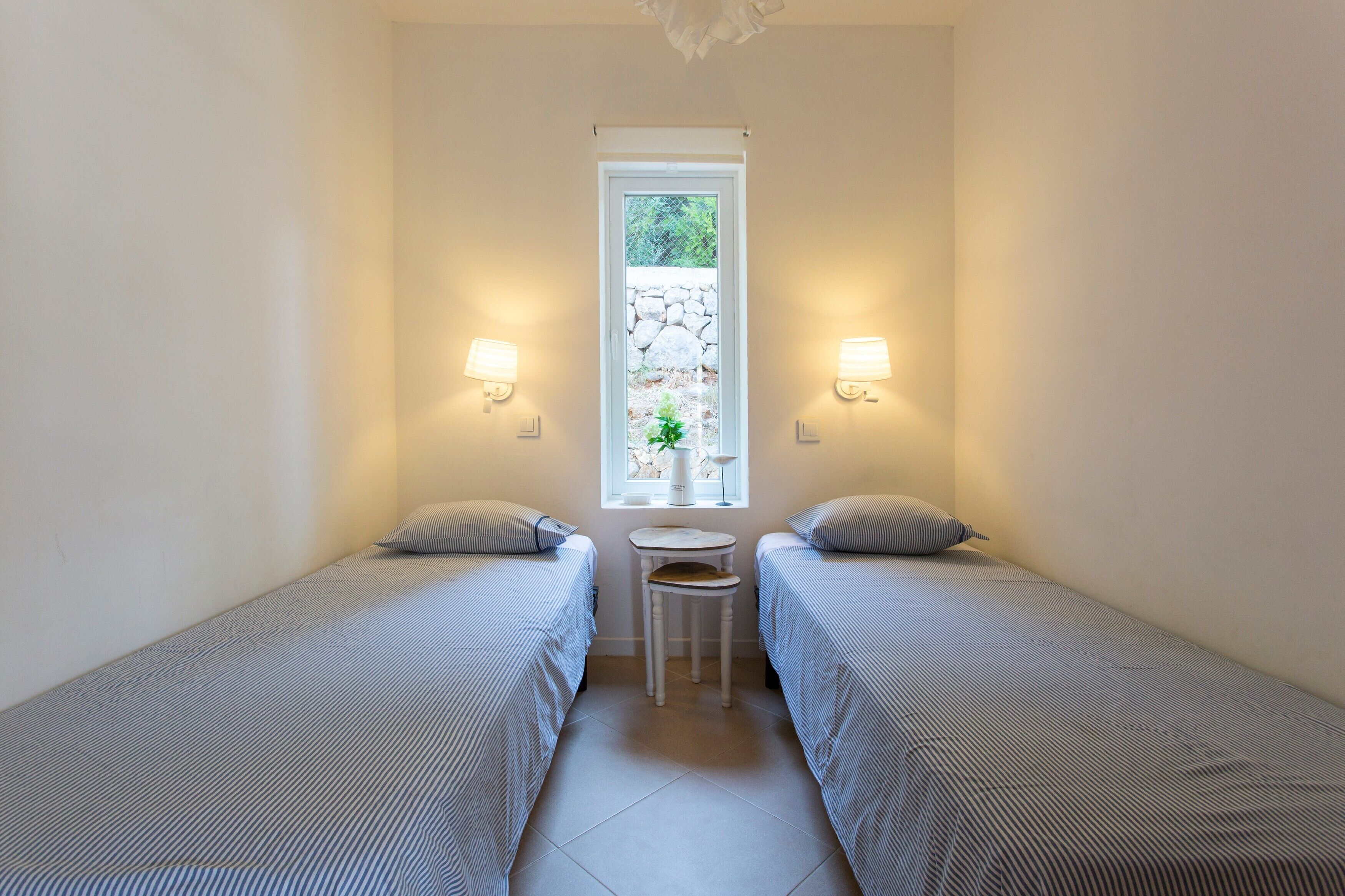 3 chambres, fer et planche à repasser, Wi-Fi gratuit, draps fournis