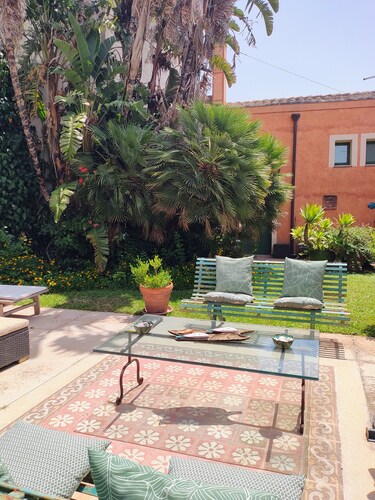 Cozy holiday home with Wi-Fi, air conditioning, garden, terrace, and outdoor shower