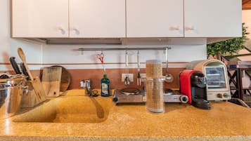 Macchina per tè/caffè, frigorifero, microonde, forno