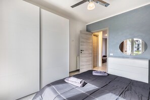 3 bedrooms, bed sheets