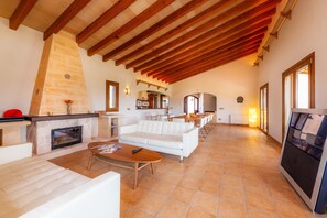 TV, fireplace, ping pong - Family-friendly villa with pool – Villa Mirador Capdepera (Capdepera)